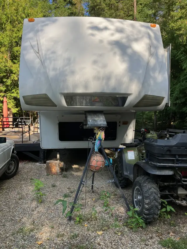 2009 32 Ft  Keystone Cougar 5th Wheel for Sale by Owner - Photo 2