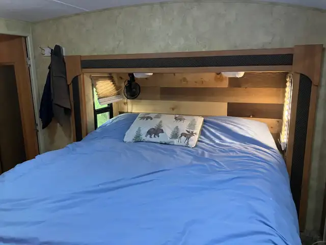 2009 32 Ft  Keystone Cougar 5th Wheel for Sale by Owner - Photo 6