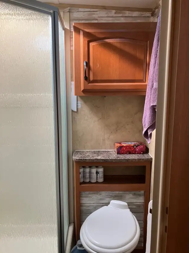 2009 32 Ft  Keystone Cougar 5th Wheel for Sale by Owner - Photo 8