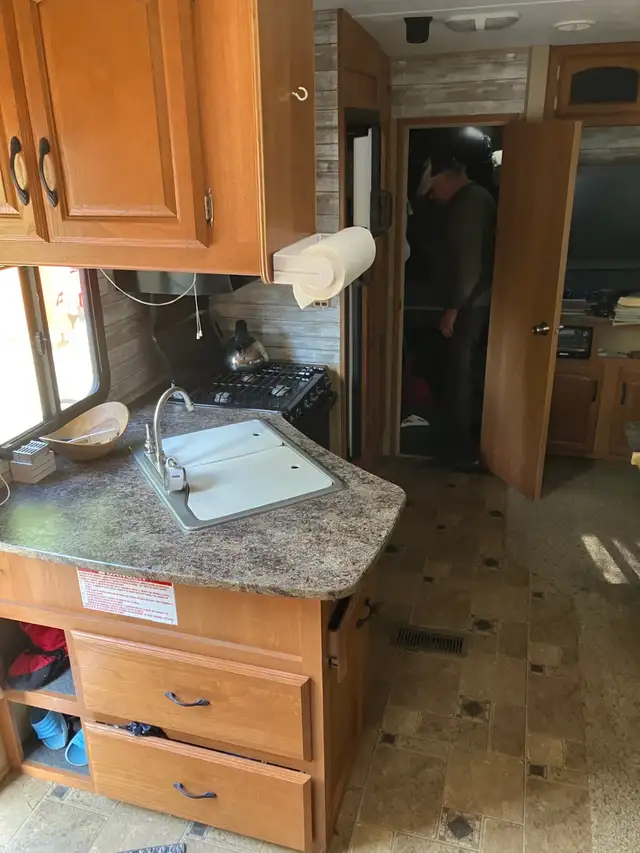 2009 32 Ft  Keystone Cougar 5th Wheel for Sale by Owner - Photo 9