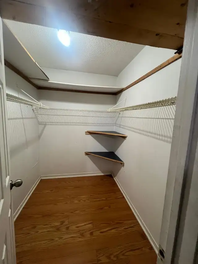 Furnished Master Bedroom for rent - Square One - Photo 4