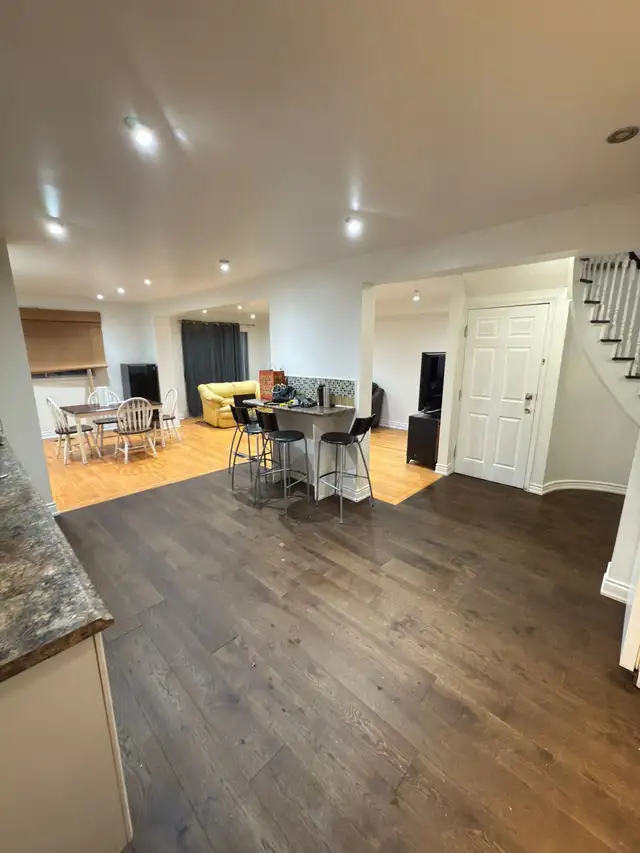 Furnished Master Bedroom for rent - Square One - Photo 7