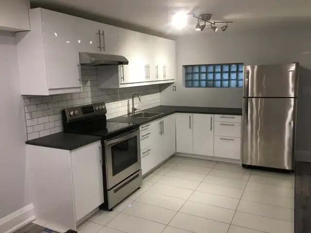 Little Italy Spacious 1 Bedroom Lower - Photo 2