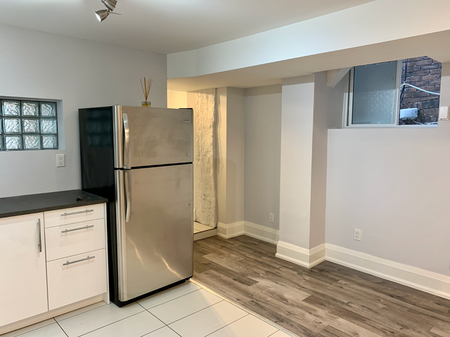 Little Italy Spacious 1 Bedroom Lower - Photo 6