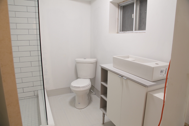 Little Italy Spacious 1 Bedroom Lower - Photo 7