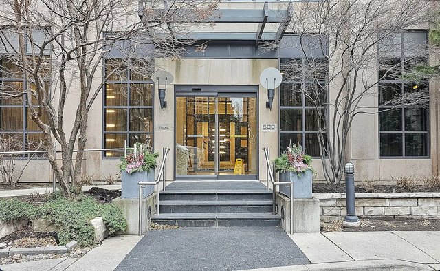 2 Beds 2 Baths Condo in North York, Ontario - Photo 2