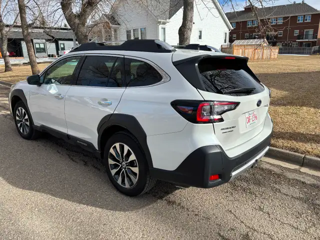 2025 Subaru Outback Premier XT - Photo 2