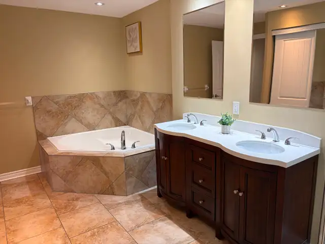 Beautiful 2 bedrm unit in the heart of Orleans,  Avail April 15! - Photo 10