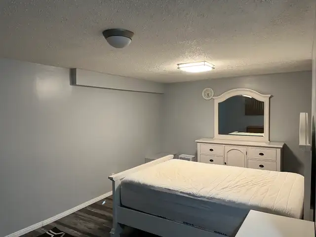 A bachelor for rent close to the U of M - Photo 10