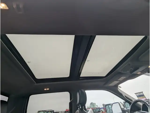 2020 Ford F-350 Lariat 6.7L Diesel/Touch Nav/Pano/Camera - Photo 3