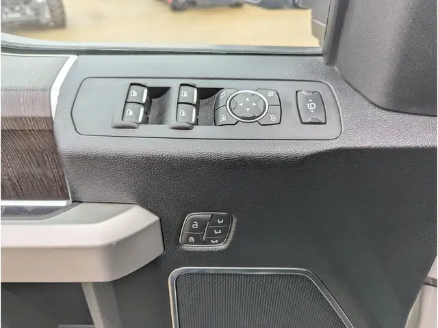 2020 Ford F-350 Lariat 6.7L Diesel/Touch Nav/Pano/Camera - Photo 16