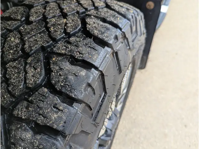 2024 GMC Sierra 3500HD Denali 6.6L GAS/Nav/Sunroof/Camera - Photo 28