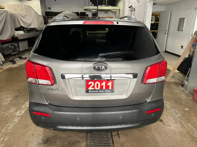 2011 Kia Sorento - Photo 2