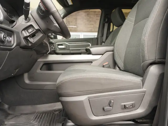 2019 Dodge Ram 3500 Big Horn 4x4 - NIGHT EDITION! | 6.7L Cummins - Photo 17