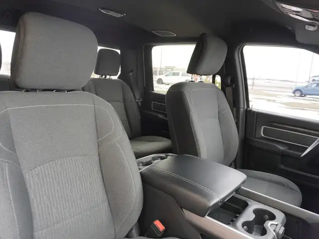 2019 Dodge Ram 3500 Big Horn 4x4 - NIGHT EDITION! | 6.7L Cummins - Photo 33