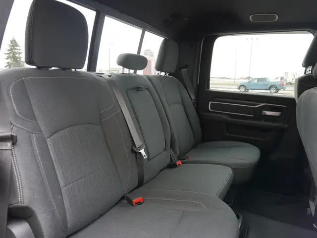 2019 Dodge Ram 3500 Big Horn 4x4 - NIGHT EDITION! | 6.7L Cummins - Photo 35