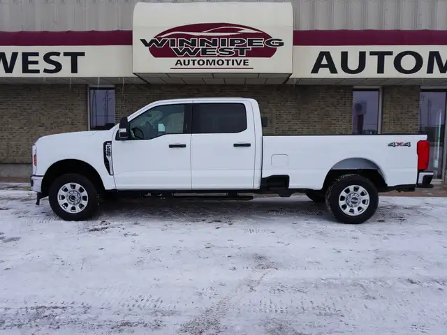 2024 Ford F-250 XLT 4WD Crew Cab 8' Box WORK READY AND LOW KMS - Photo 2