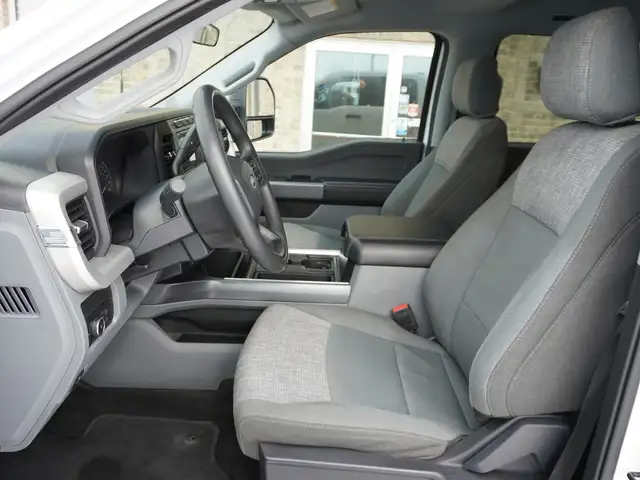 2024 Ford F-250 XLT 4WD Crew Cab 8' Box WORK READY AND LOW KMS - Photo 25