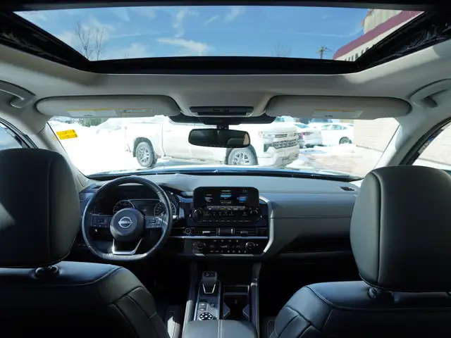 2022 Nissan Pathfinder SL 4WD PANORAMIC SUNROOF and 3rd ROW SEAT - Photo 3