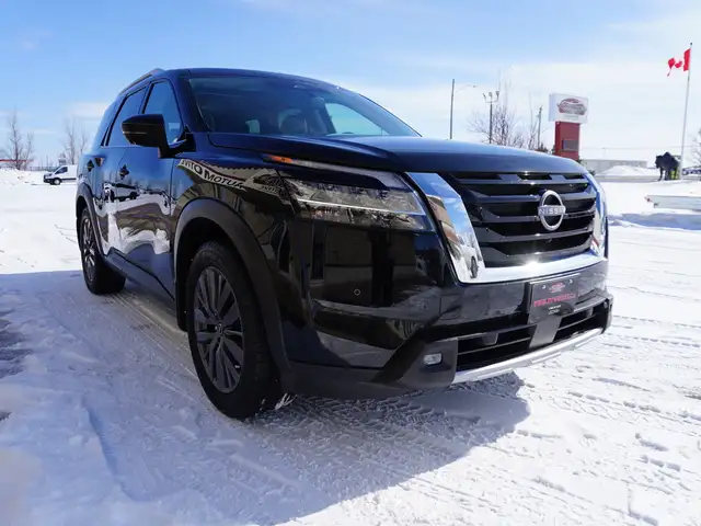 2022 Nissan Pathfinder SL 4WD PANORAMIC SUNROOF and 3rd ROW SEAT - Photo 8