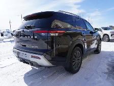 2022 Nissan Pathfinder SL 4WD PANORAMIC SUNROOF and 3rd ROW SEAT - Photo 11