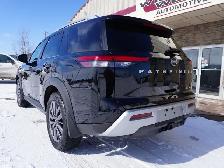 2022 Nissan Pathfinder SL 4WD PANORAMIC SUNROOF and 3rd ROW SEAT - Photo 13