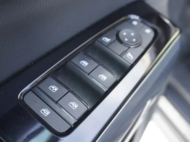 2022 Nissan Pathfinder SL 4WD PANORAMIC SUNROOF and 3rd ROW SEAT - Photo 17