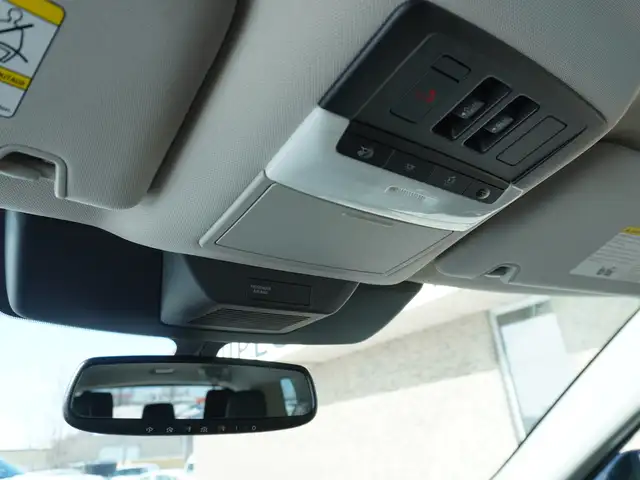 2022 Nissan Pathfinder SL 4WD PANORAMIC SUNROOF and 3rd ROW SEAT - Photo 23