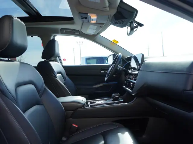 2022 Nissan Pathfinder SL 4WD PANORAMIC SUNROOF and 3rd ROW SEAT - Photo 31