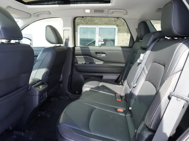 2022 Nissan Pathfinder SL 4WD PANORAMIC SUNROOF and 3rd ROW SEAT - Photo 33