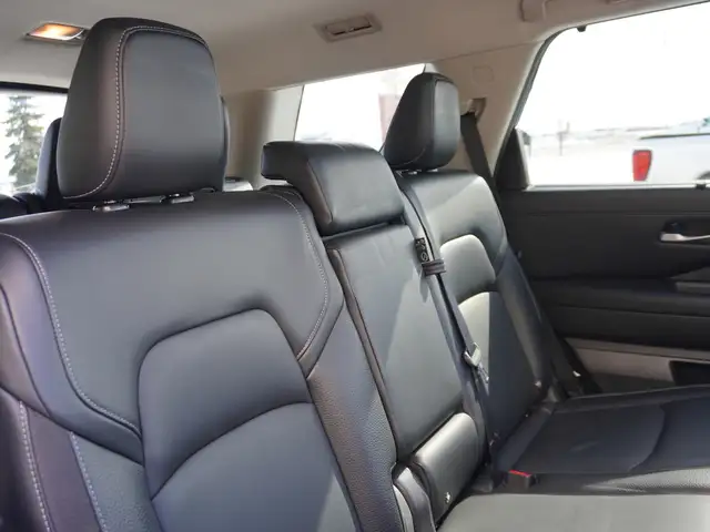 2022 Nissan Pathfinder SL 4WD PANORAMIC SUNROOF and 3rd ROW SEAT - Photo 36