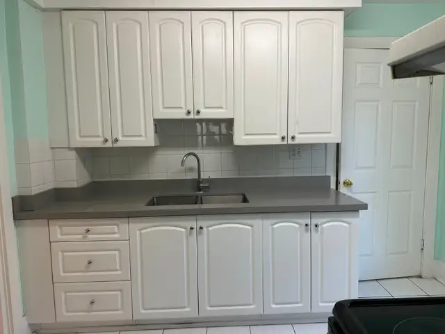 All Inclusive large room for rent by Yonge Finch subway entrance - Photo 4