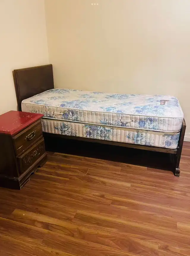 Room for rent in Crescent Heights NW