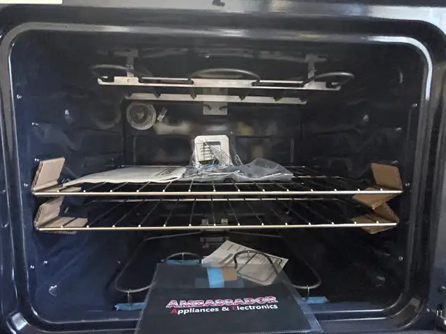 NEW 30" GE Electric Coil Top Range Stove With Self Clean 5 Cu.Ft - Photo 4