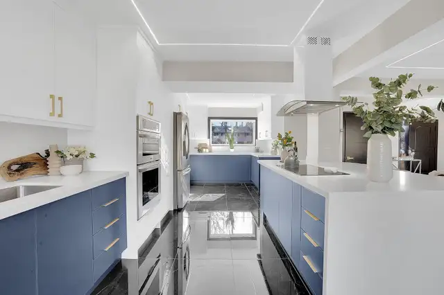 UPGRADED DETACHED HOME IN SOUTH MISSISSAUGA CLARKSON LORNE PARK - Photo 2