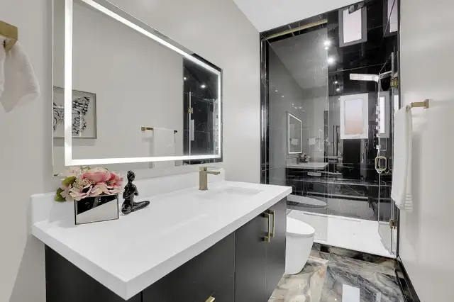 UPGRADED DETACHED HOME IN SOUTH MISSISSAUGA CLARKSON LORNE PARK - Photo 4