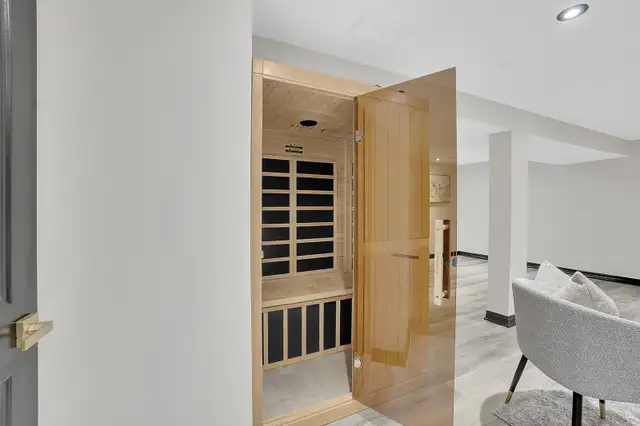 UPGRADED DETACHED HOME IN SOUTH MISSISSAUGA CLARKSON LORNE PARK - Photo 8