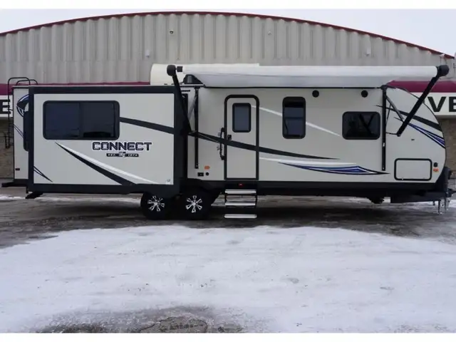 2018 K-Z Connect C303RL TRIPLE SLIDES AND PRIVATE MASTER! - Photo 2