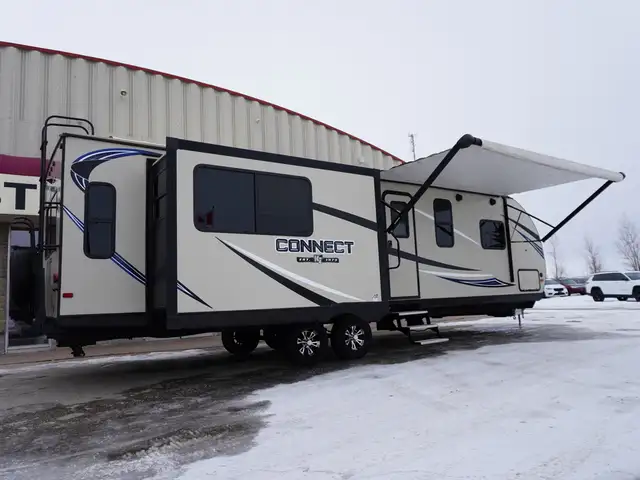 2018 K-Z Connect C303RL TRIPLE SLIDES AND PRIVATE MASTER! - Photo 4