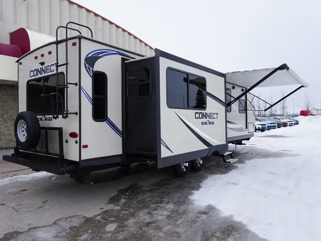 2018 K-Z Connect C303RL TRIPLE SLIDES AND PRIVATE MASTER! - Photo 5