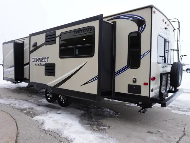 2018 K-Z Connect C303RL TRIPLE SLIDES AND PRIVATE MASTER! - Photo 6