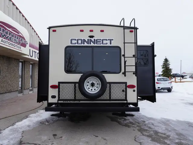 2018 K-Z Connect C303RL TRIPLE SLIDES AND PRIVATE MASTER! - Photo 7