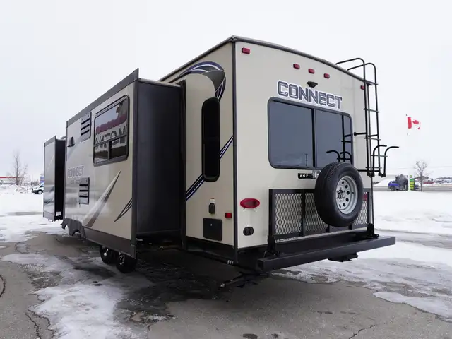 2018 K-Z Connect C303RL TRIPLE SLIDES AND PRIVATE MASTER! - Photo 8