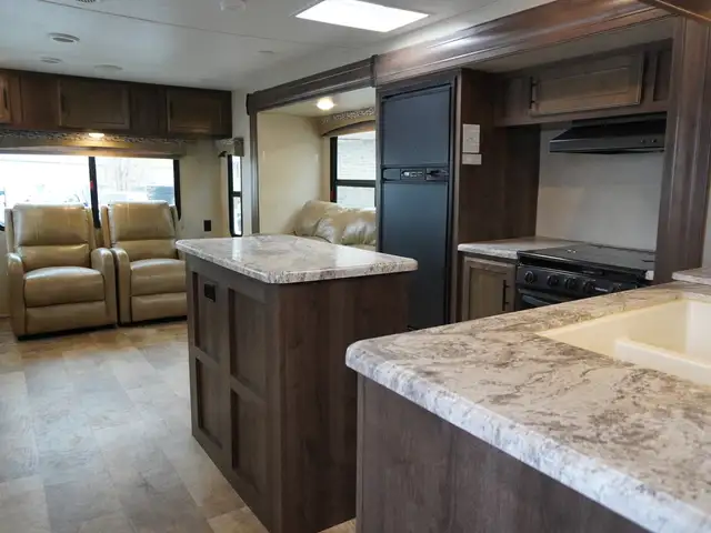 2018 K-Z Connect C303RL TRIPLE SLIDES AND PRIVATE MASTER! - Photo 14