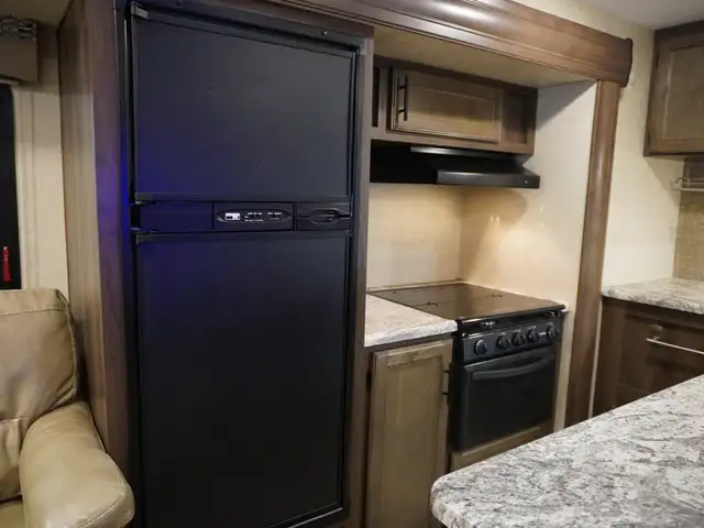 2018 K-Z Connect C303RL TRIPLE SLIDES AND PRIVATE MASTER! - Photo 17