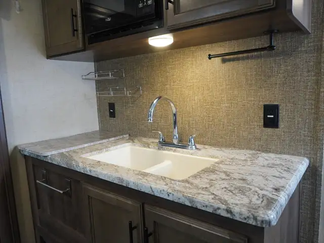 2018 K-Z Connect C303RL TRIPLE SLIDES AND PRIVATE MASTER! - Photo 19