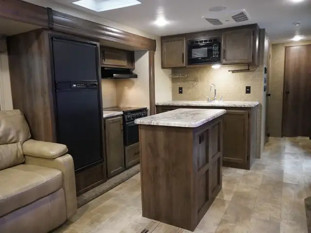 2018 K-Z Connect C303RL TRIPLE SLIDES AND PRIVATE MASTER! - Photo 20