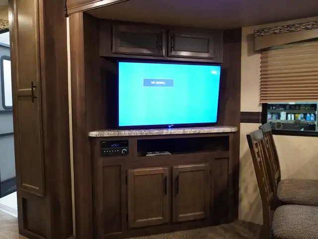 2018 K-Z Connect C303RL TRIPLE SLIDES AND PRIVATE MASTER! - Photo 24