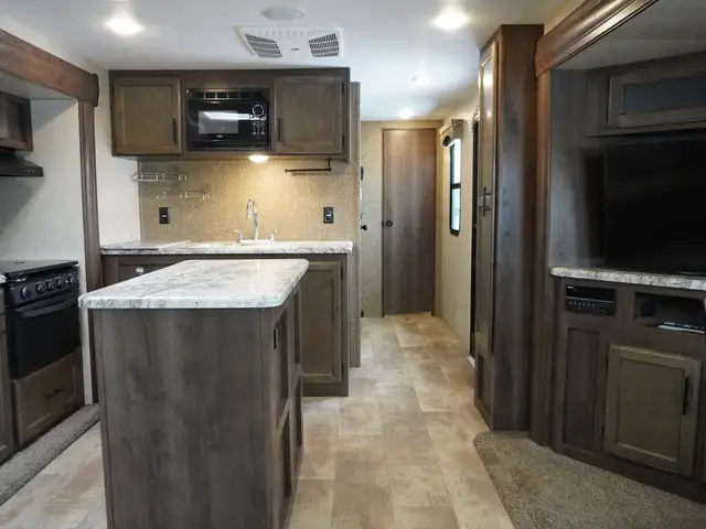 2018 K-Z Connect C303RL TRIPLE SLIDES AND PRIVATE MASTER! - Photo 27