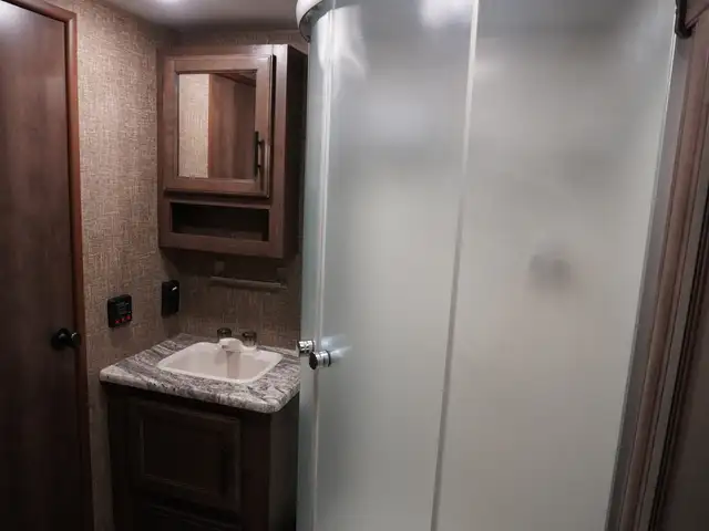 2018 K-Z Connect C303RL TRIPLE SLIDES AND PRIVATE MASTER! - Photo 28